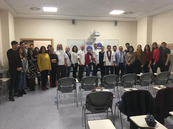 YAŞAR ÜNİVERSİTESİNDE SÖYLEŞİ