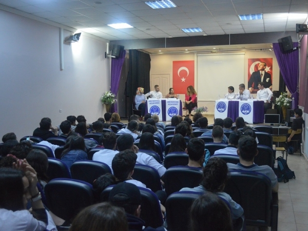 BORNOVA MESLEKİ VE TEKNİK ANADOLU LİSESİNDE KARİYER GÜNLERİ