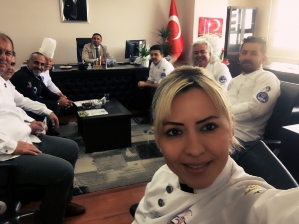 İZMİR PROFESYONEL AŞÇILAR DERNEĞİNDEN HEM ZİYARET HEM SEMİNER