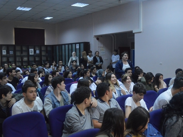 BORNOVA MESLEKİ VE TEKNİK ANADOLU LİSESİNDE KARİYER GÜNLERİ