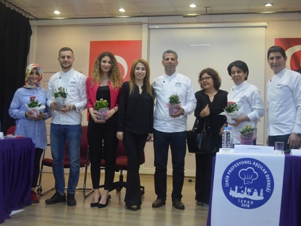 BORNOVA MESLEKİ VE TEKNİK ANADOLU LİSESİNDE KARİYER GÜNLERİ