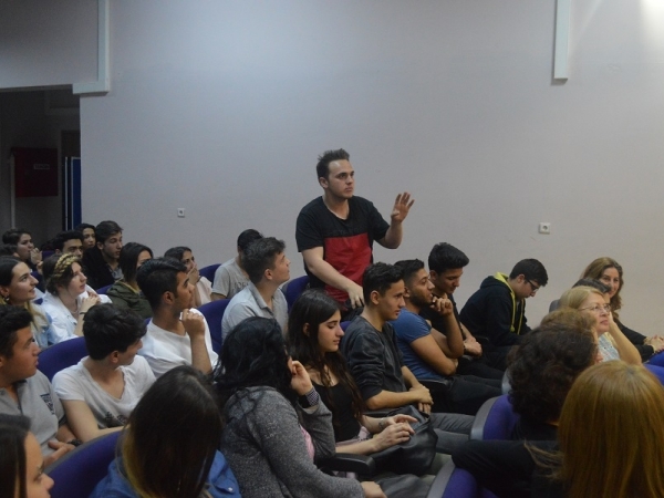 BORNOVA MESLEKİ VE TEKNİK ANADOLU LİSESİNDE KARİYER GÜNLERİ