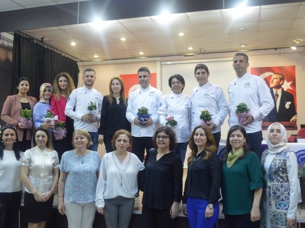 BORNOVA MESLEKİ VE TEKNİK ANADOLU LİSESİNDE KARİYER GÜNLERİ