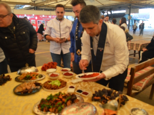 İZMİR'DE HALİL İBRAHİM SOFRASI KURULDU