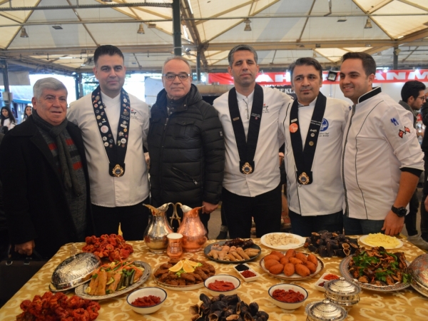 İZMİR'DE HALİL İBRAHİM SOFRASI KURULDU