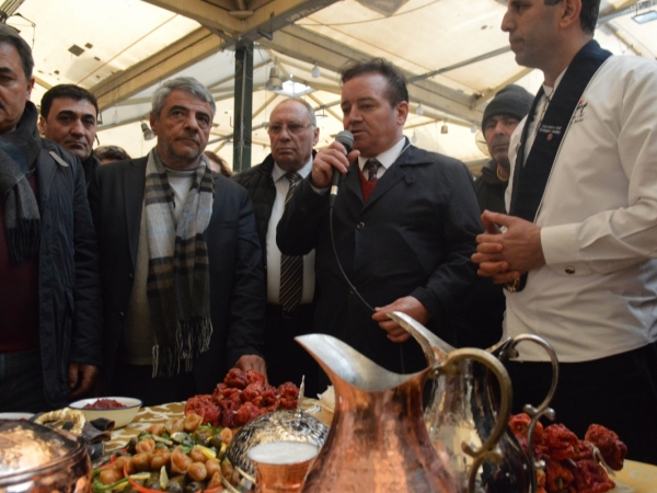 İZMİR'DE HALİL İBRAHİM SOFRASI KURULDU