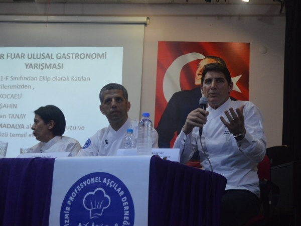 BORNOVA MESLEKİ VE TEKNİK ANADOLU LİSESİNDE KARİYER GÜNLERİ